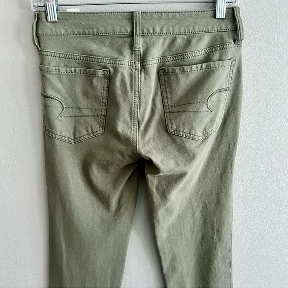 American Eagle size 2 Jeggings soft green color good condition soft fabr… - Picture 3 of 9